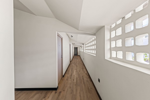 Investment property with 12 renovated apartments in Otrobanda