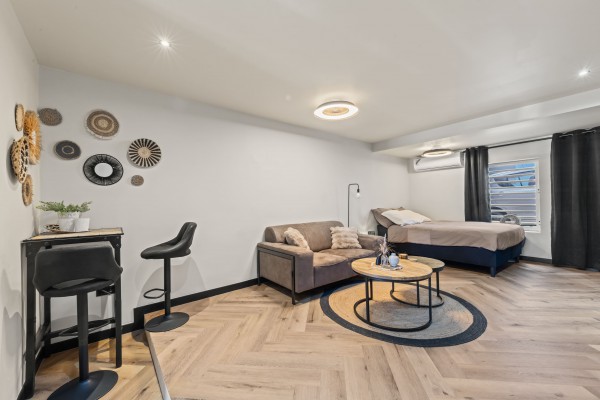 Investment property with 12 renovated apartments in Otrobanda