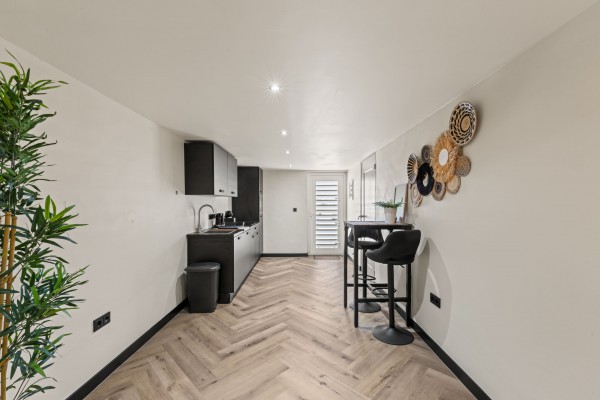 Investment property with 12 renovated apartments in Otrobanda