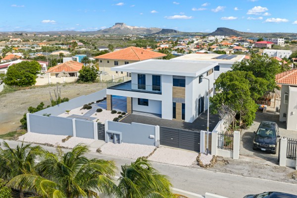 Newly built villa with amazing 360° view and pool – Jan Thiel Oost