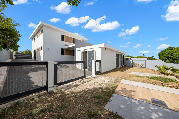 Newly built villa with amazing 360° view and pool – Jan Thiel Oost
