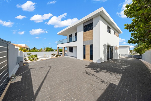 Newly built villa with amazing 360° view and pool – Jan Thiel Oost