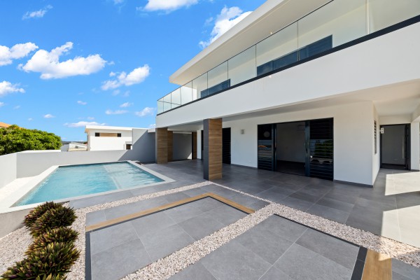 Newly built villa with amazing 360° view and pool – Jan Thiel Oost