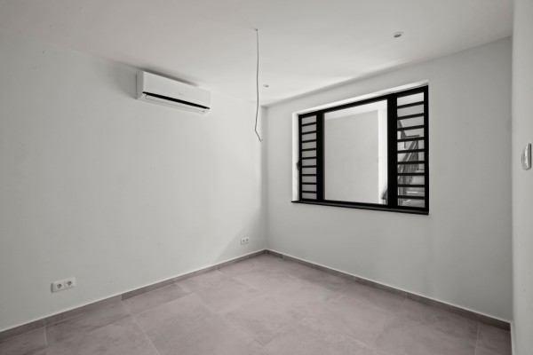 Luxury New-Build Apartment with Pool in Blue Bay – The Breeze