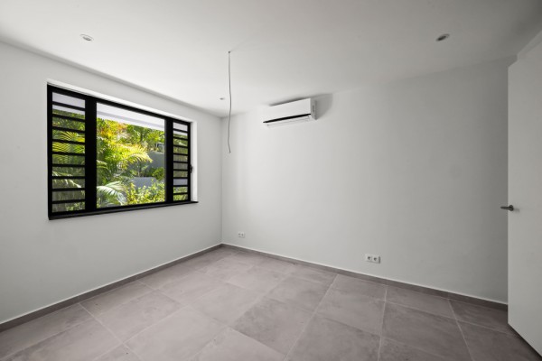 Luxury New-Build Apartment with Pool in Blue Bay – The Breeze