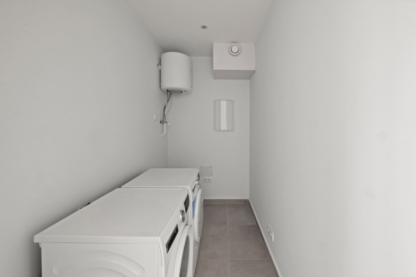 Luxury New-Build Apartment with Pool in Blue Bay – The Breeze