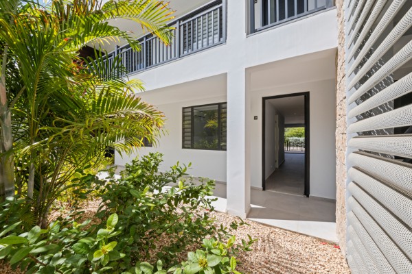 Luxury New-Build Apartment with Pool in Blue Bay – The Breeze