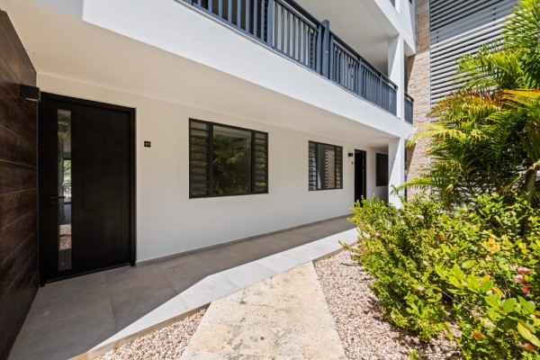 Luxury New-Build Apartment with Pool in Blue Bay – The Breeze
