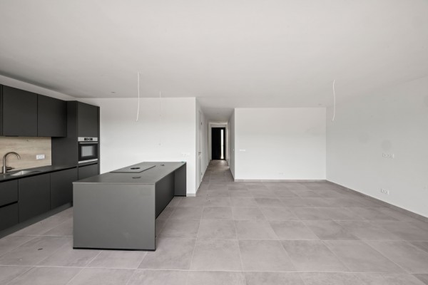 Luxury New-Build Apartment with Pool in Blue Bay – The Breeze