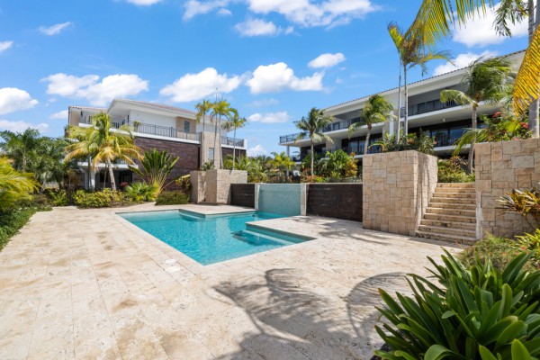 Luxury New-Build Apartment with Pool in Blue Bay – The Breeze
