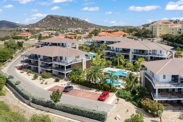 Luxury New-Build Apartment with Pool in Blue Bay – The Breeze