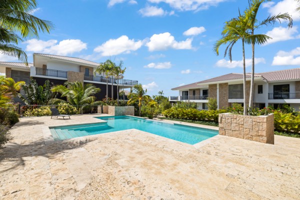 Luxury New-Build Apartment with Pool in Blue Bay – The Breeze
