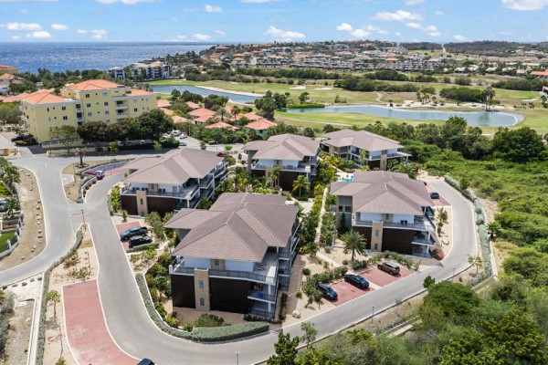 Luxury New-Build Apartment with Pool in Blue Bay – The Breeze