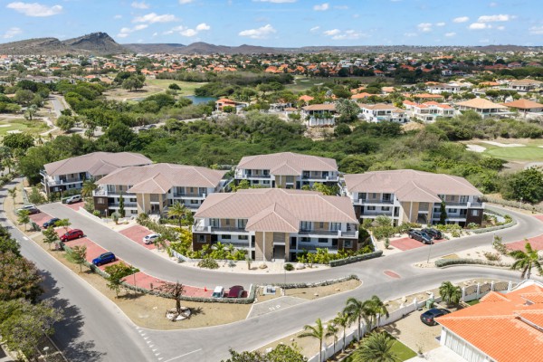 Luxury New-Build Apartment with Pool in Blue Bay – The Breeze