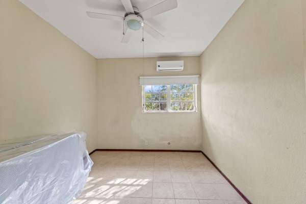 Detached House on a Spacious Lot on Caracasbaaiweg