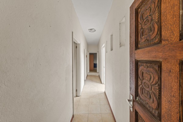 Detached House on a Spacious Lot on Caracasbaaiweg