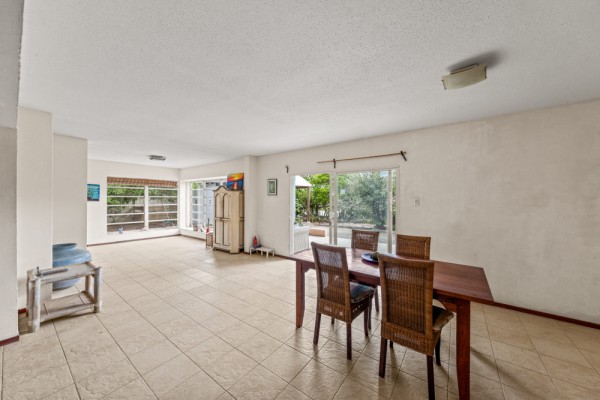 Detached House on a Spacious Lot on Caracasbaaiweg
