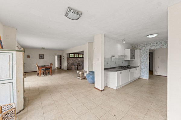 Detached House on a Spacious Lot on Caracasbaaiweg