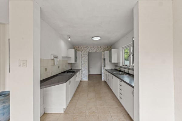 Detached House on a Spacious Lot on Caracasbaaiweg