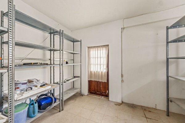 Detached House on a Spacious Lot on Caracasbaaiweg