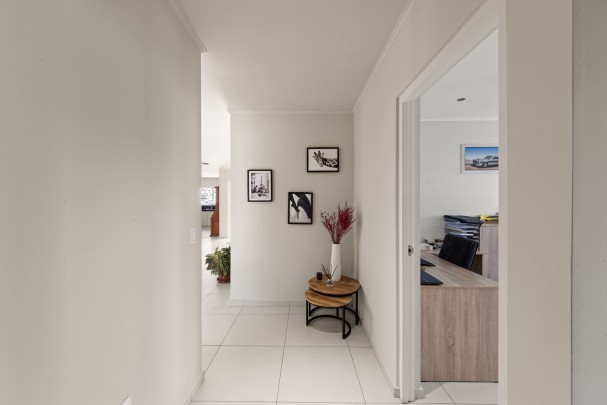 Sun Valley - Modern Detached Home with Garage on Spacious Lot