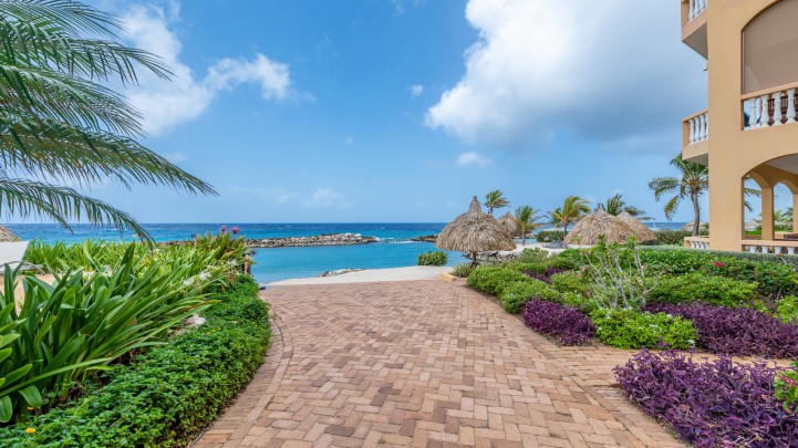 The Strand – Oceanfront Apartment with 4 Bedrooms at “The Strand”