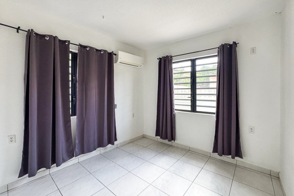Spacious 3-bedroom villa with separate apartment