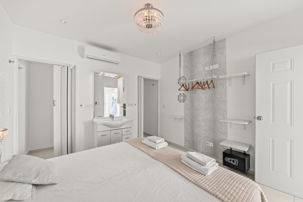 Champartments - Luxury group resort white villa on Curaçao 