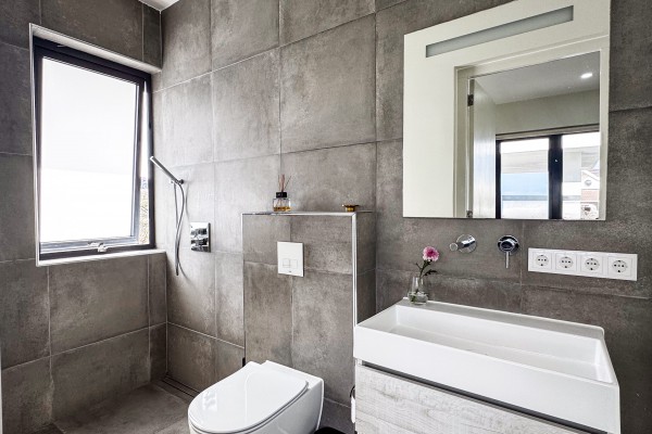 Luxury 4-Bedroom Villa with Golf Views – Blue Bay Resort