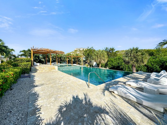 Blue Bay – Greenview Apartment with Excellent Rental Potential