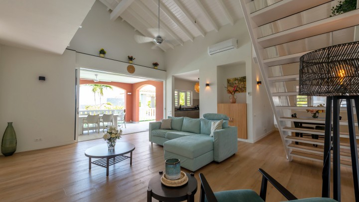 Blue Bay Villa with Pool and Spacious Garden