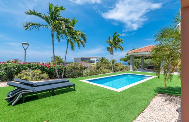 Blue Bay Villa with Pool and Spacious Garden