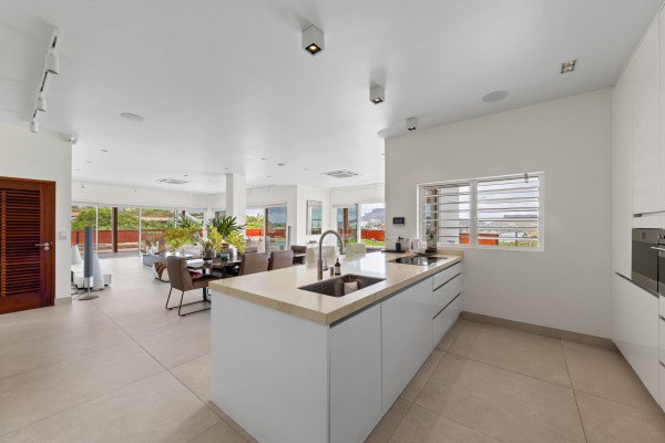 Jan Sofat luxe villa met 2 appartementen & panoramisch uitzicht
