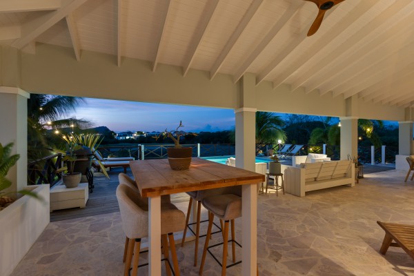 Blue Bay - Stylish 5-Bedroom Villa with Pool on the Golf Course