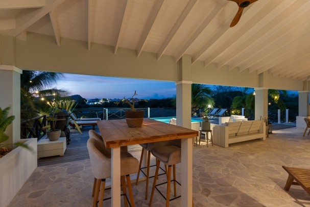 Blue Bay - Stylish 5-Bedroom Villa with Pool on the Golf Course
