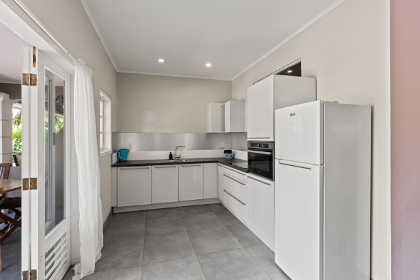 Mahaai -  Appartementencomplex met Zwembad en Huurinkomsten