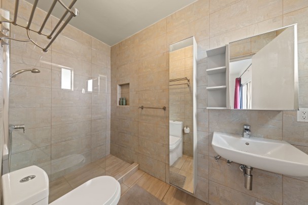 Apartment with Spacious Terrace in Vista Monta&ntilde;a