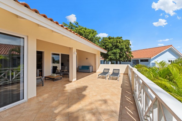Spacious furnished 2-bedroom bungalow in Blue Bay 