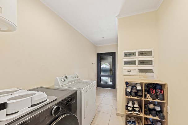 Blue Bay &ndash; Grote villa met twee ruime appartementen