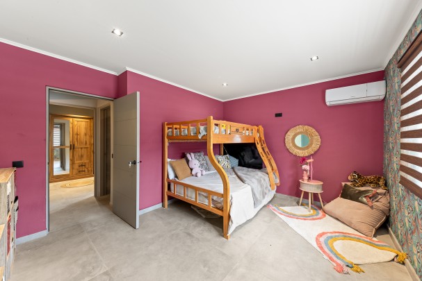 Blue Bay &ndash; Fraai gerenoveerde villa met zwembad aan golfbaan  