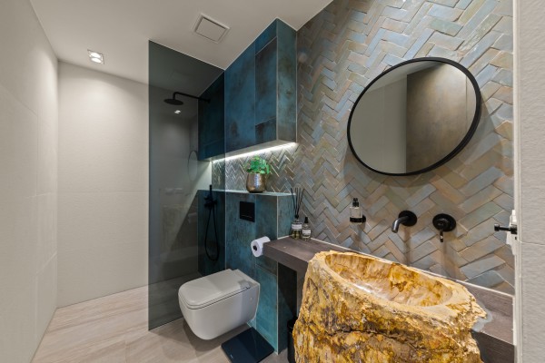 The Shore – Luxury Furnished Apartment with Direct Beach Access