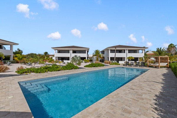 Blue Bay | Move-in ready new-build apartment with garden and pool view