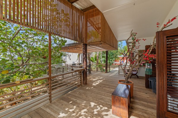 Renovated Tropical Home with Peace and Privacy in Jan Thiel