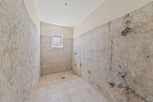 Cas Grandi &ndash; Spacious fixer-upper with apartment in a quiet location