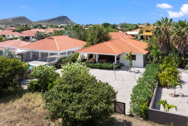 Blue Bay BL-19 – Spacious Villa on Golf Course