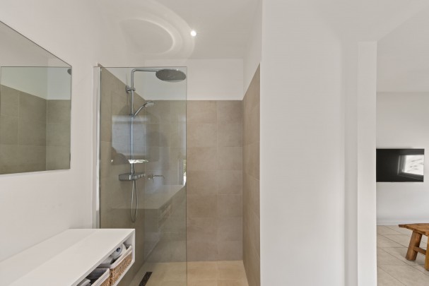 Brakkeput - Comfort, space, and a stunning view with a swimming pool