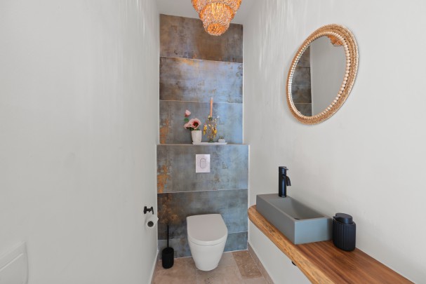 Julianadorp - Modern renovated detached villa with swimming pool
