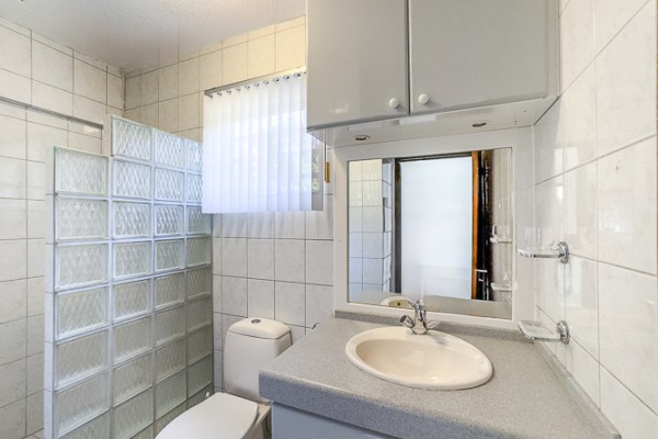 Spacious 3-bedroom villa with separate apartment