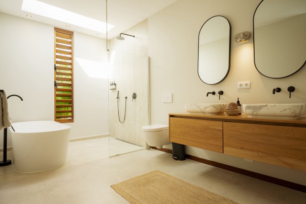 Luxury villa with pool, jacuzzi & sea view near Jan Thiel Beach