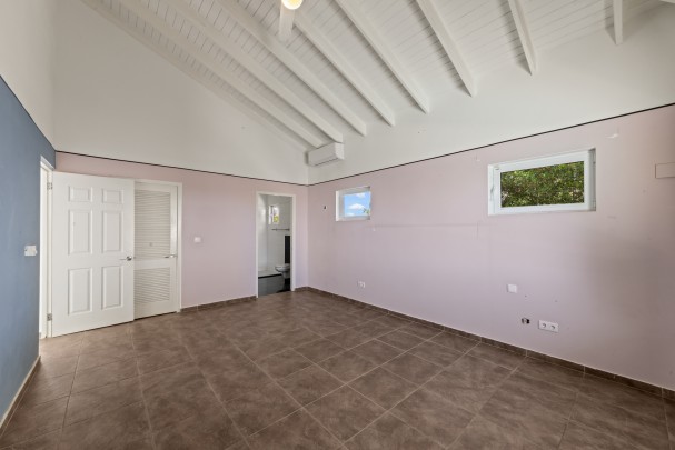 Blue Bay BB-39 – Spacious Villa with Pool and Sea View